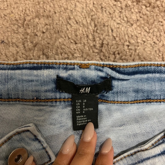 LIGHT WASH CUT OFF SHORTS - Picture 2 of 3